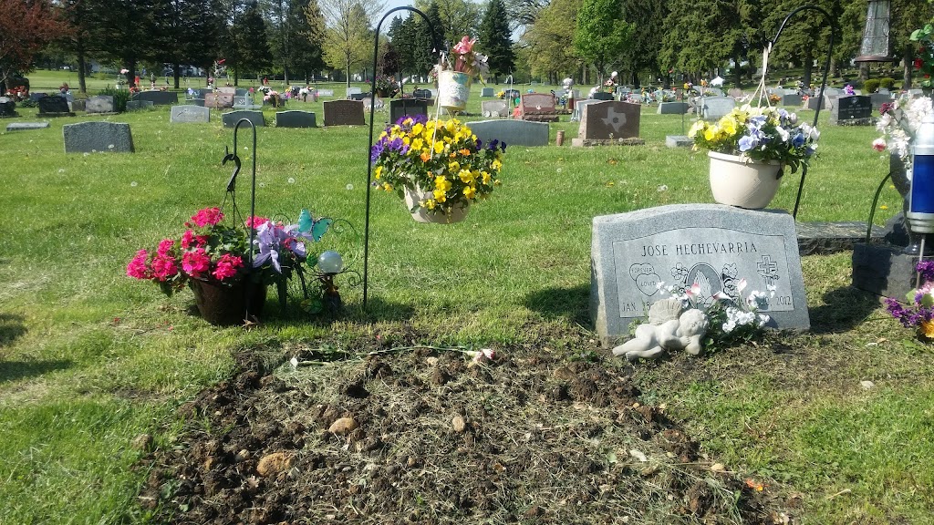 Spring Lake Cemetery | 745 S Lincoln Ave, Aurora, IL 60505 | Phone: (630) 897-4044