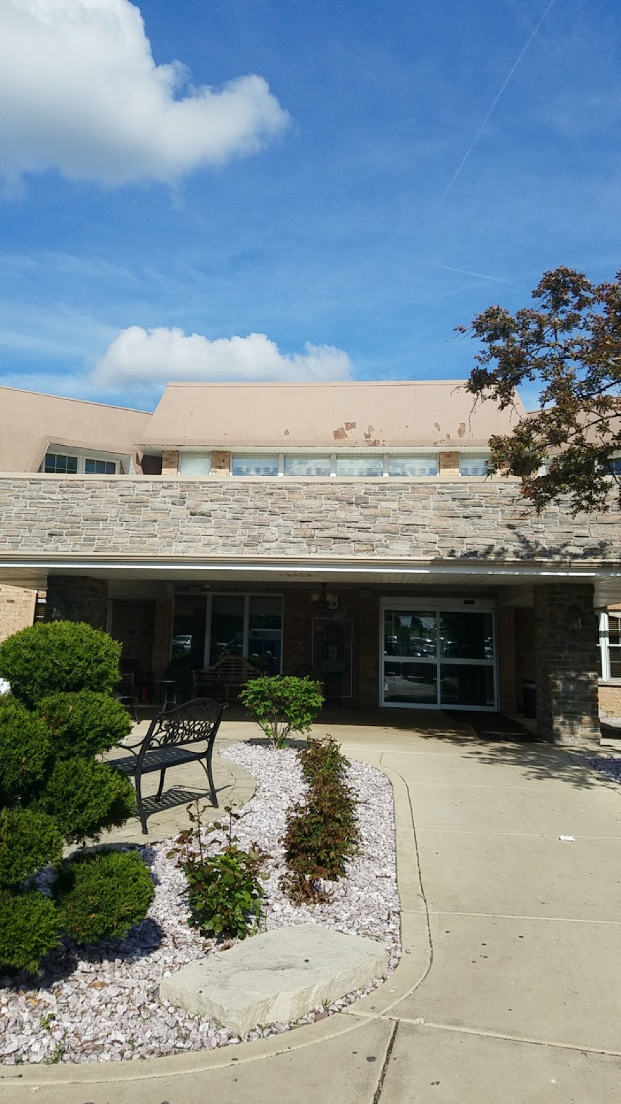 Burgess Square Healthcare & Rehab Centre | 5801 S Cass Ave, Westmont, IL 60559 | Phone: (630) 971-2645