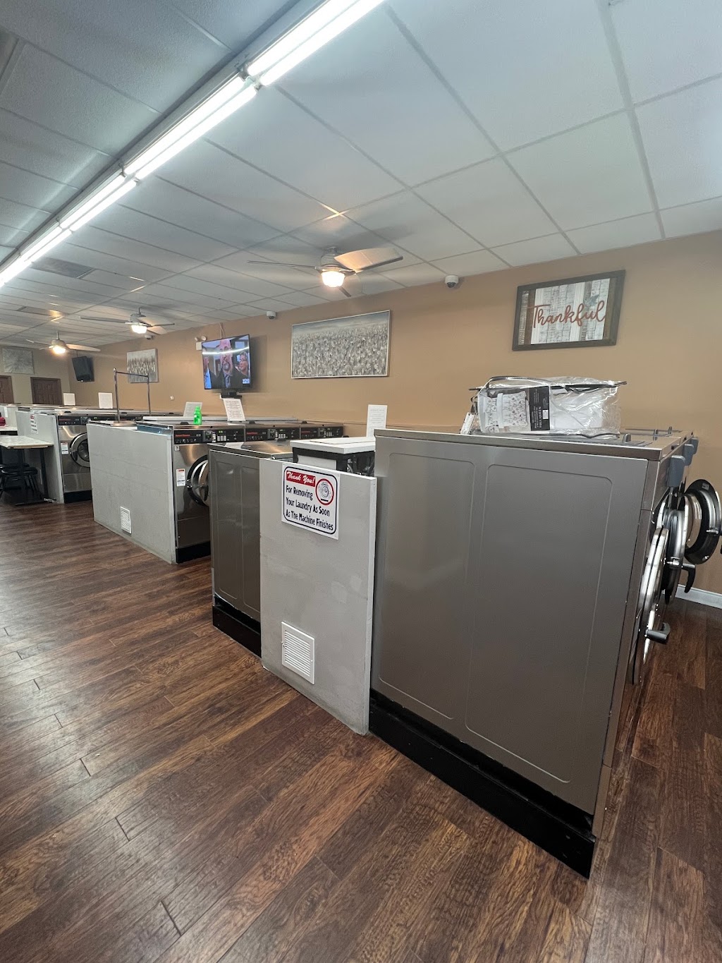 Kingsport Coin Laundry | 923 S Roselle Rd, Schaumburg, IL 60193 | Phone: (630) 283-5921