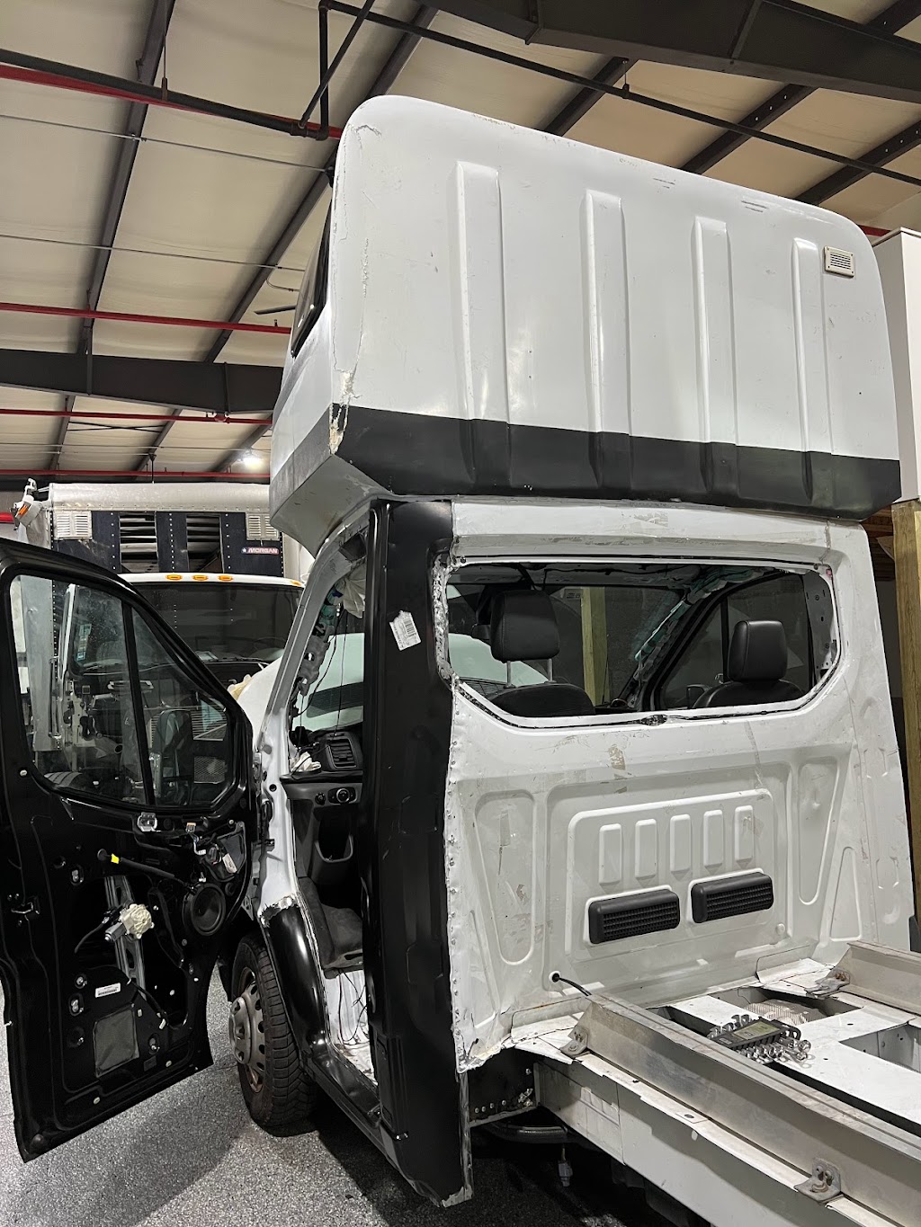 Elbrus09 truck and trailer ,box trailer repair ,body work | 2215 Tech Ct unit B, Woodstock, IL 60098 | Phone: (224) 578-3010