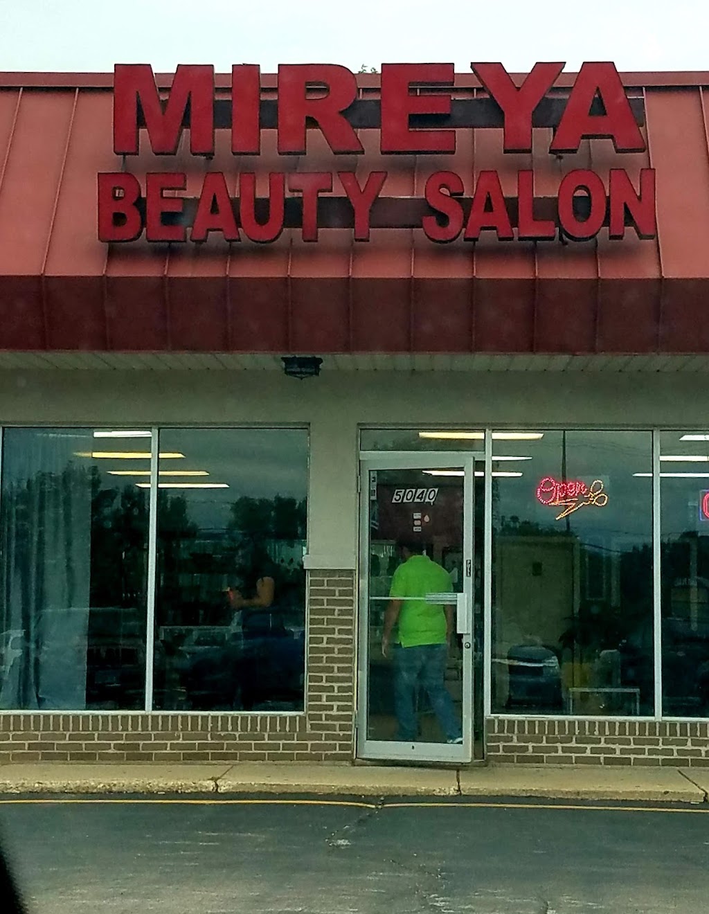 Mireya Beauty Salon | 5040 Valley Ln, Streamwood, IL 60107 | Phone: (630) 372-0355