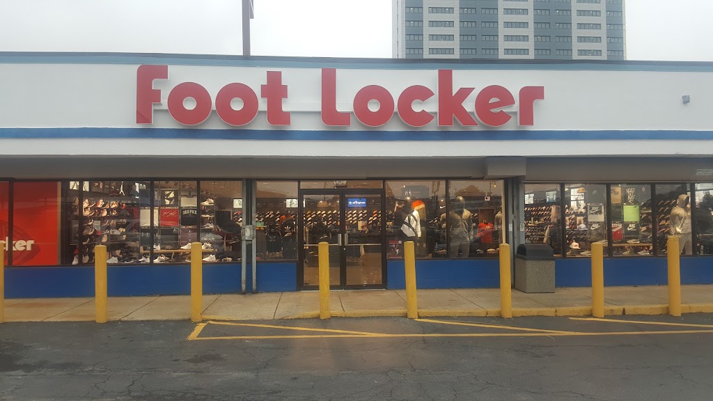 Foot Locker | 3900 W Madison St, Chicago, IL 60624 | Phone: (773) 722-7116