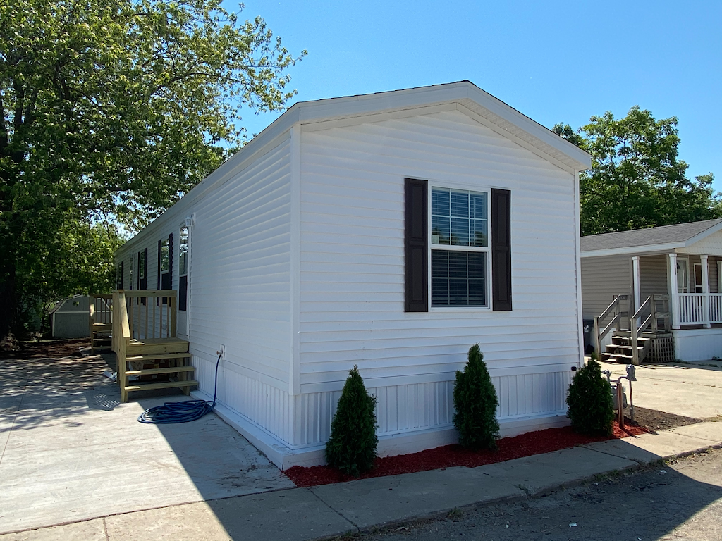 Lakeview Manufactured Home Community | 38335 N Sheridan Rd, Beach Park, IL 60087 | Phone: (847) 662-1421