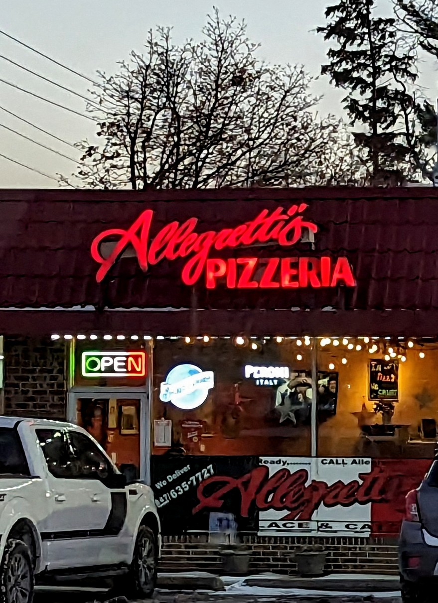 Allegrettis Pizzeria & Catering | 933 E Oakton St #2040, Des Plaines, IL 60018 | Phone: (847) 635-7727