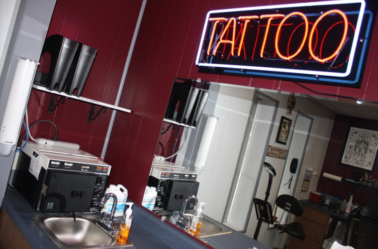 ATM Machine at BUGABOO TATTOO | 7014 Kennedy Ave, Hammond, IN 46323 | Phone: (888) 959-2269