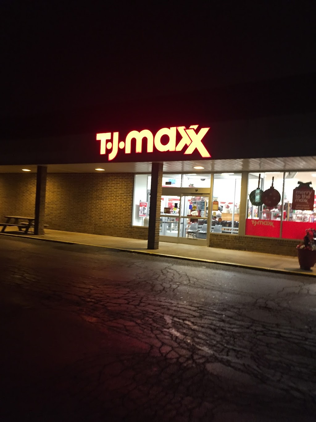 T.J. Maxx | 3337 Golf Rd, Skokie, IL 60203 | Phone: (847) 982-9890
