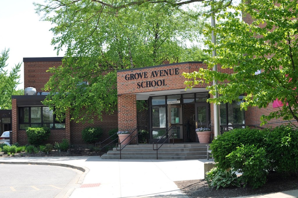 Grove Avenue Elementary School | 900 S Grove Ave, Barrington, IL 60010 | Phone: (847) 381-1888
